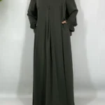 عباية معتدلة على الطراز الدبي، فستان إسلامي طويل أنيق للنساء المسلمات مع تفاصيل أزرار وجيوب. 5